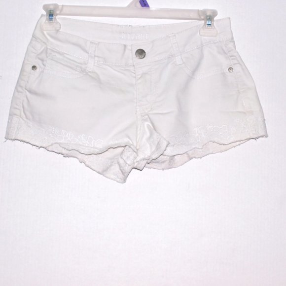 Decree Size 11 Women  White Shorts With Embroidery Around The Legs - Picture 1 of 4